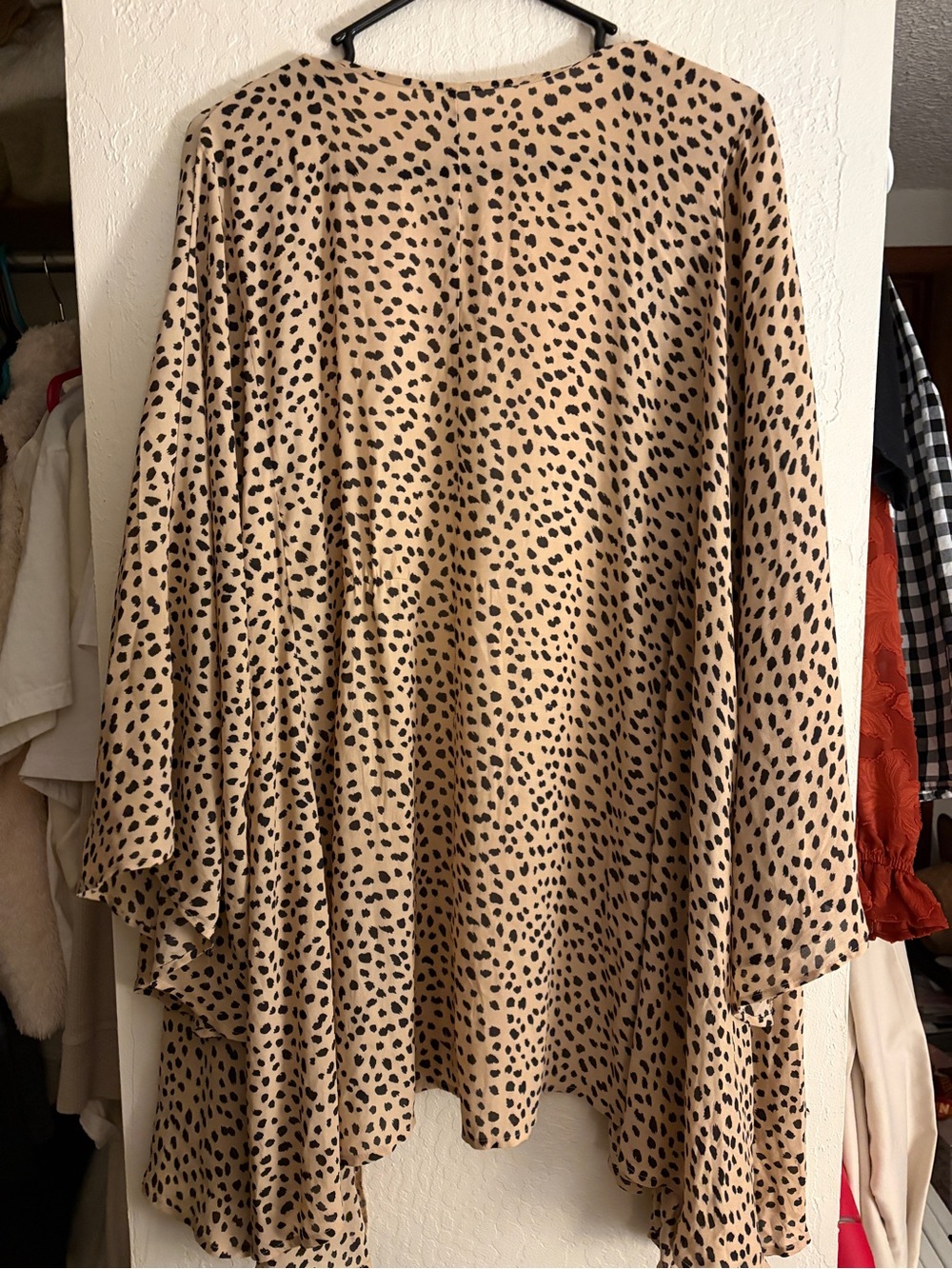 Women's Tan Leopard Print Flowing Kimono